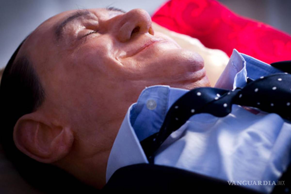 Matan a Silvio Berlusconi... en una obra de arte