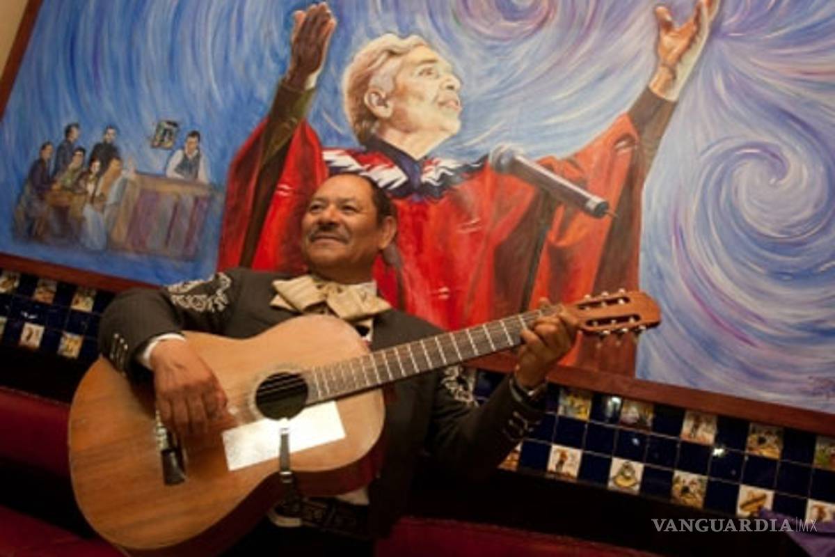 Develan mural de Chavela Vargas en el Tenampa
