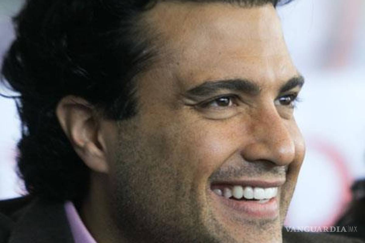 Camil asegura parecerse a JLo vestido de mujer