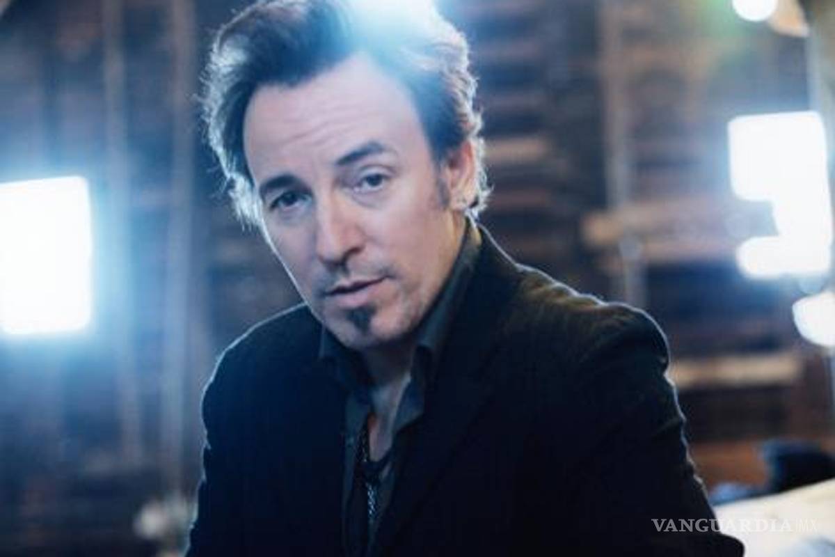 Springsteen se detiene para firmar autógrafos a fans