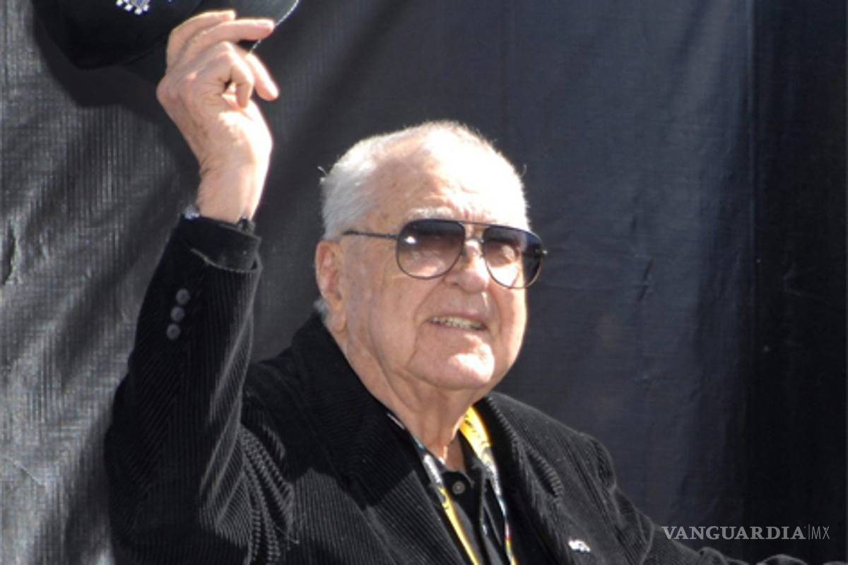 Muere Carroll Shelby, legendario diseñador y piloto de autos