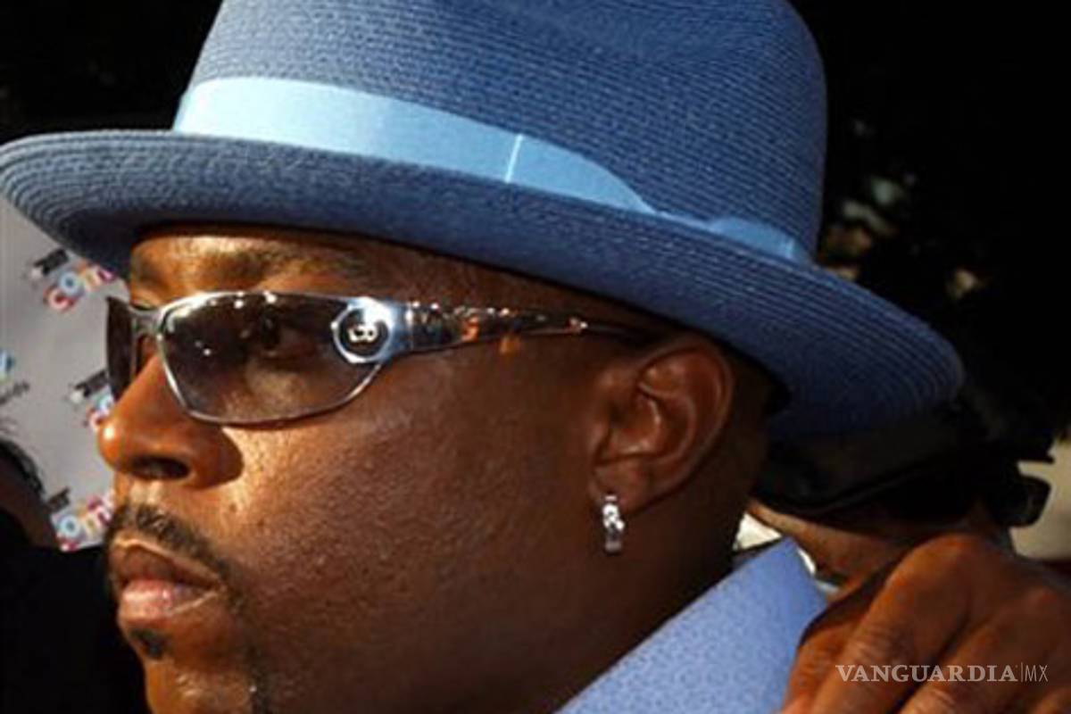 Familiares y admiradores acuden a funeral de Nate Dogg