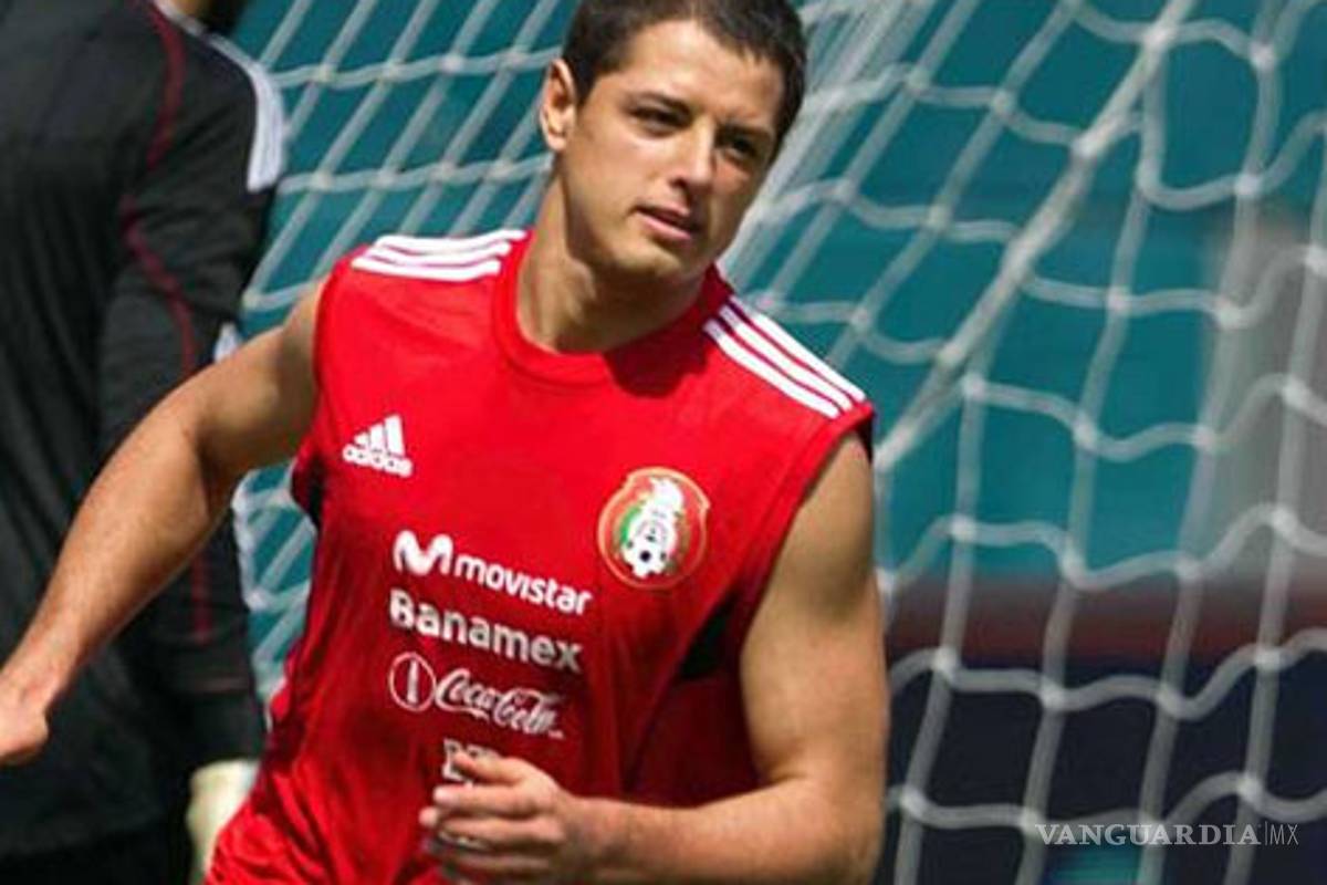 Gallagher llama 'pequeño idiota' a Chicharito (video)