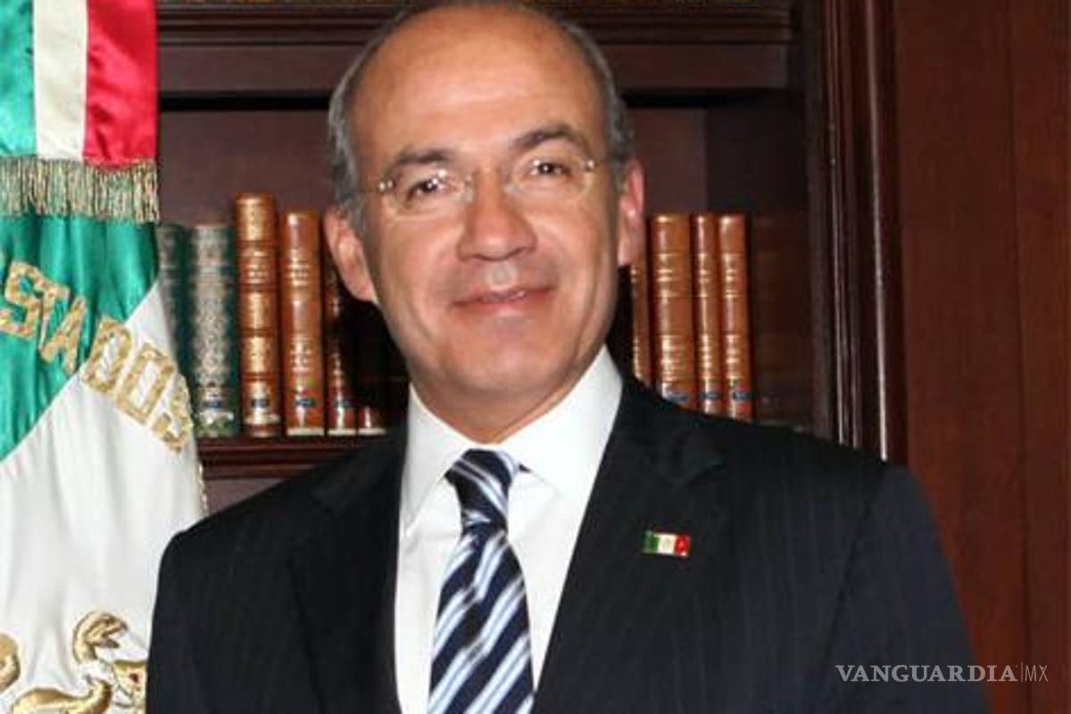 Calderón tiene aprobación del 49 % hacia final de su mandato, según encuesta de BGC