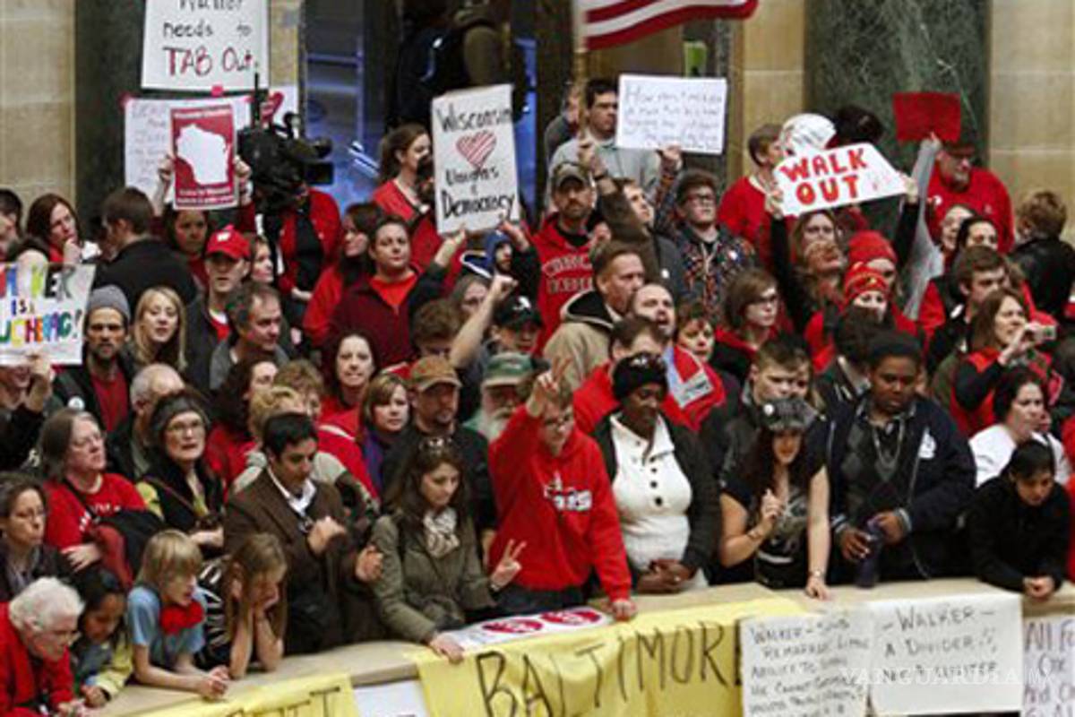 Crecen manifestaciones por los derechos sindicales en Wisconsin