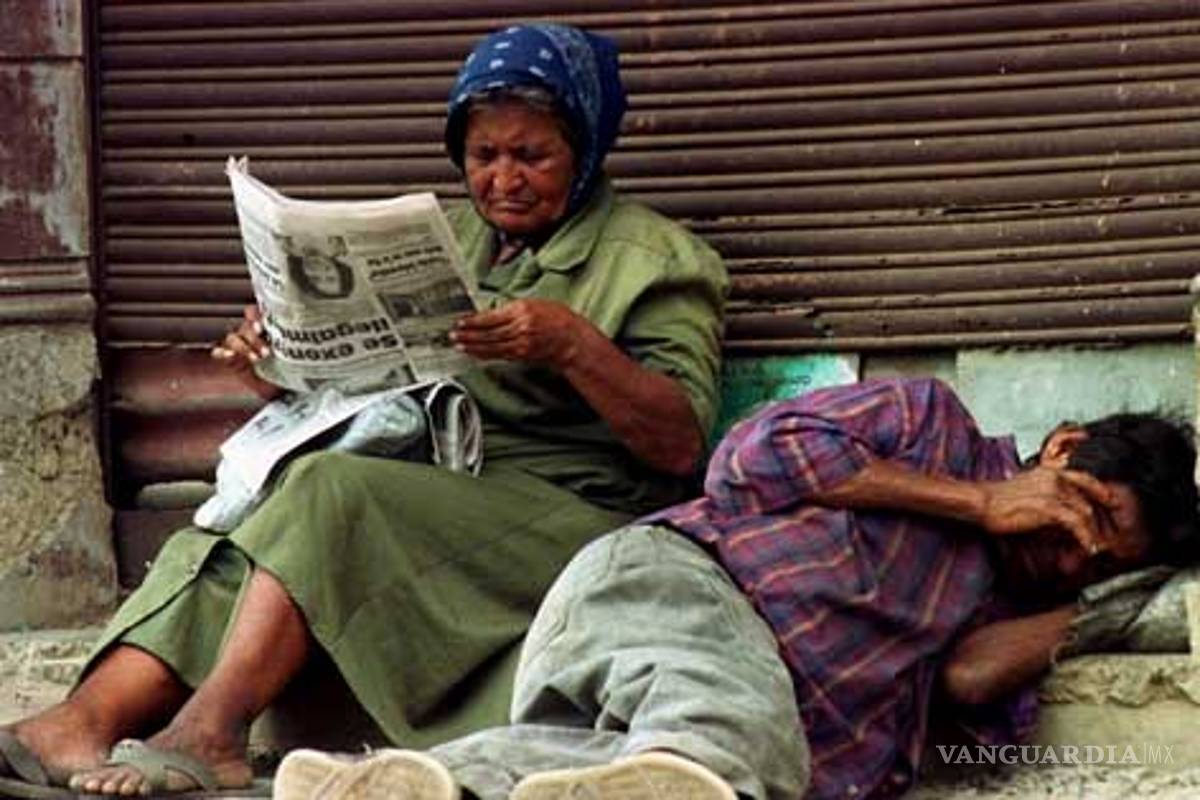 Familias nucleares viven como indigentes en las calles del DF