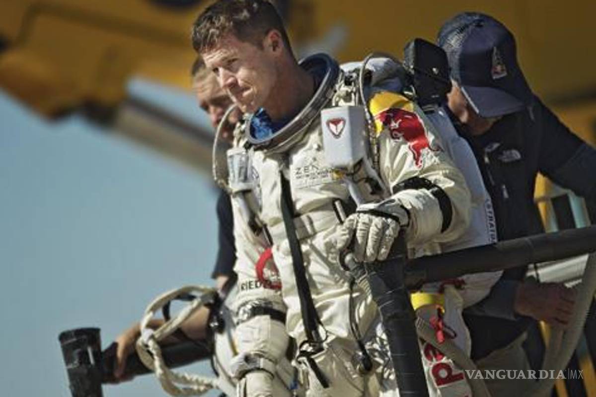 Baumgartner consigue el salto más grande de la historia