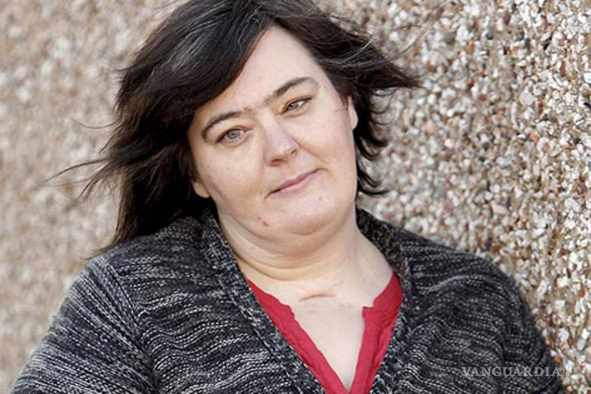 Mujer tose tumor maligno y se cura de cáncer