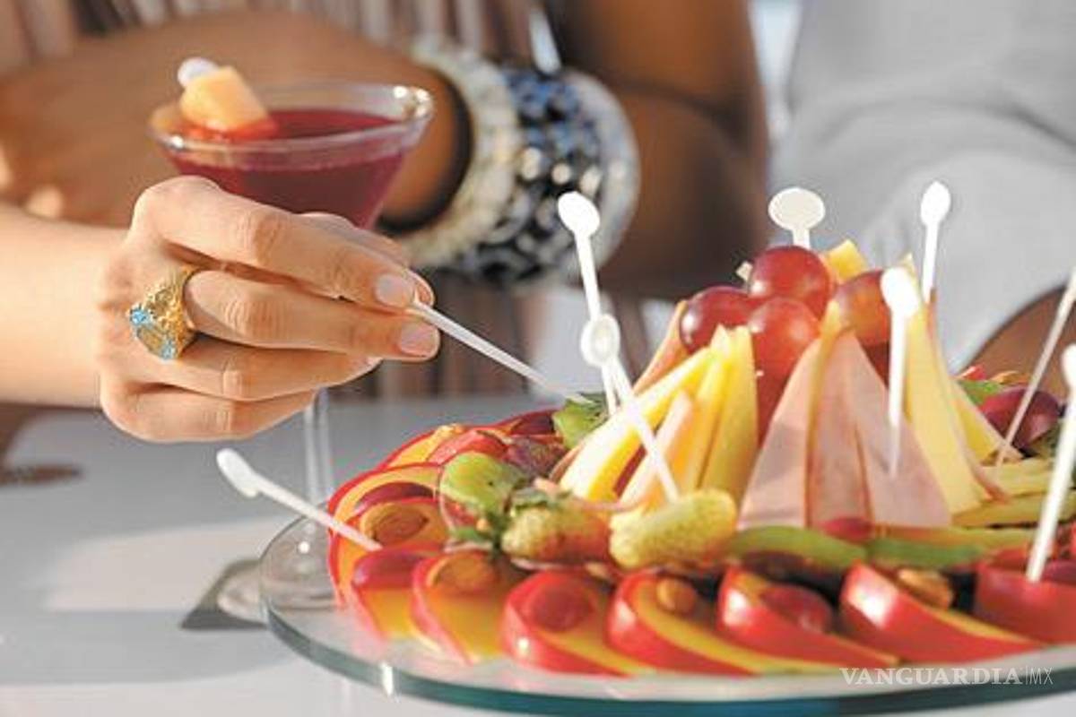 Sugieren comer cinco veces al día