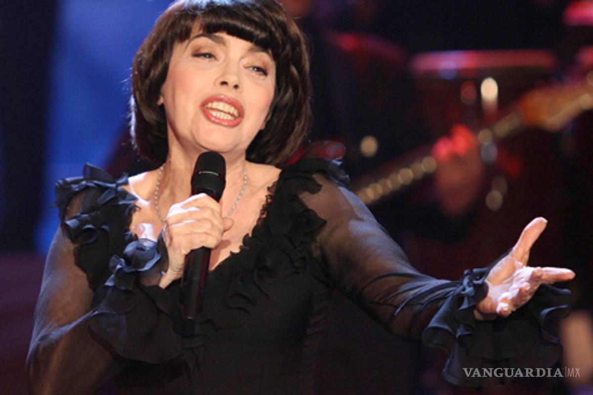 Mireille Mathieu, la Dama de Aviñón, cumple 65 años
