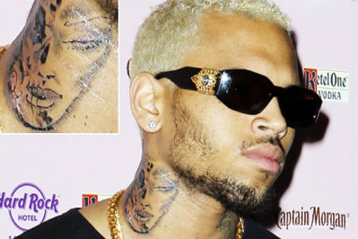 Chris Brown estrena tatuaje de una mujer golpeada
