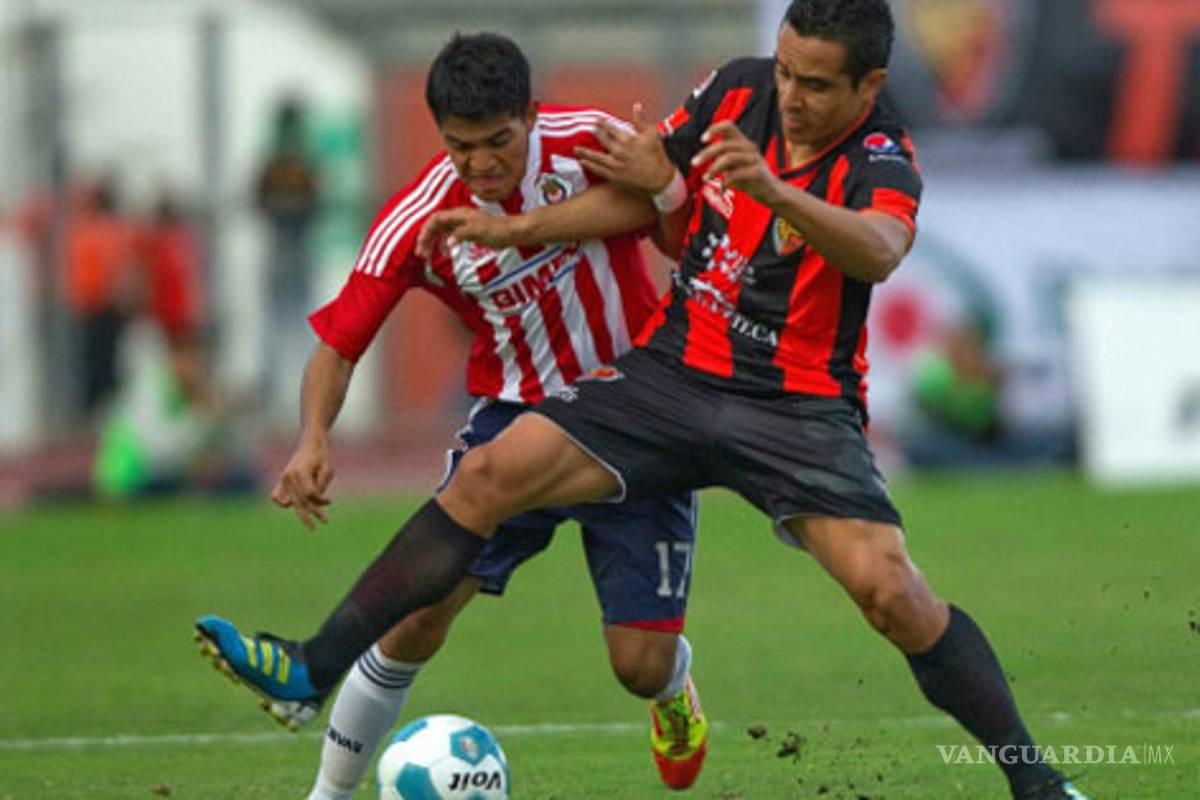 Jaguares vence 3-1 a Chivas