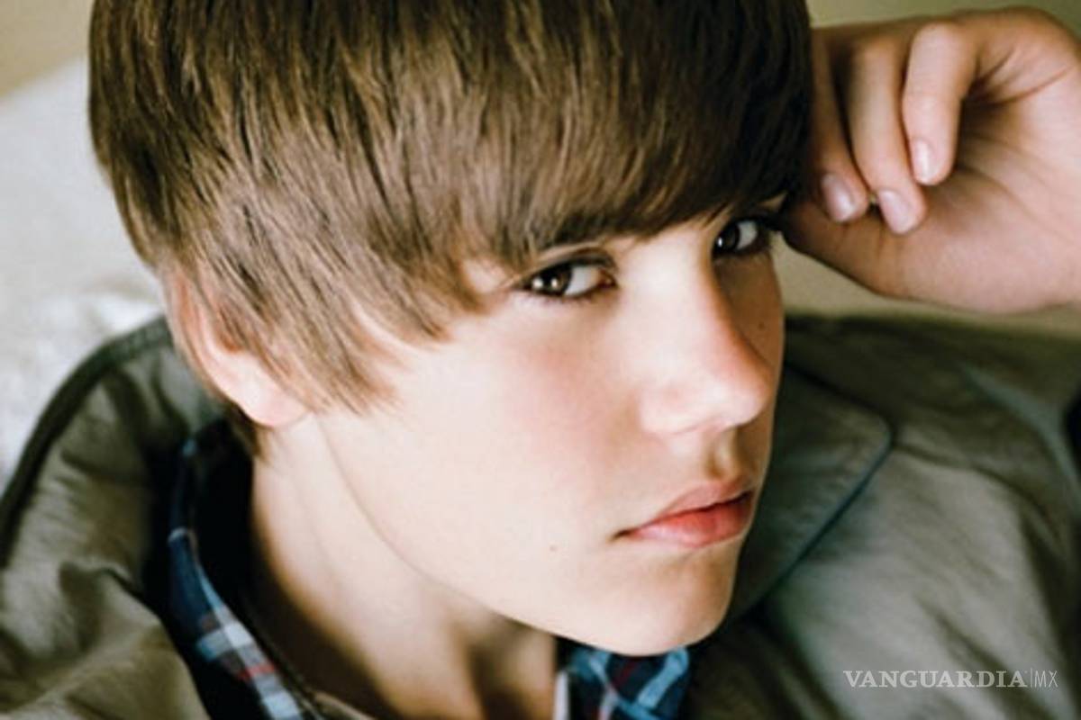 Justin Bieber sin camisa en pleno concierto