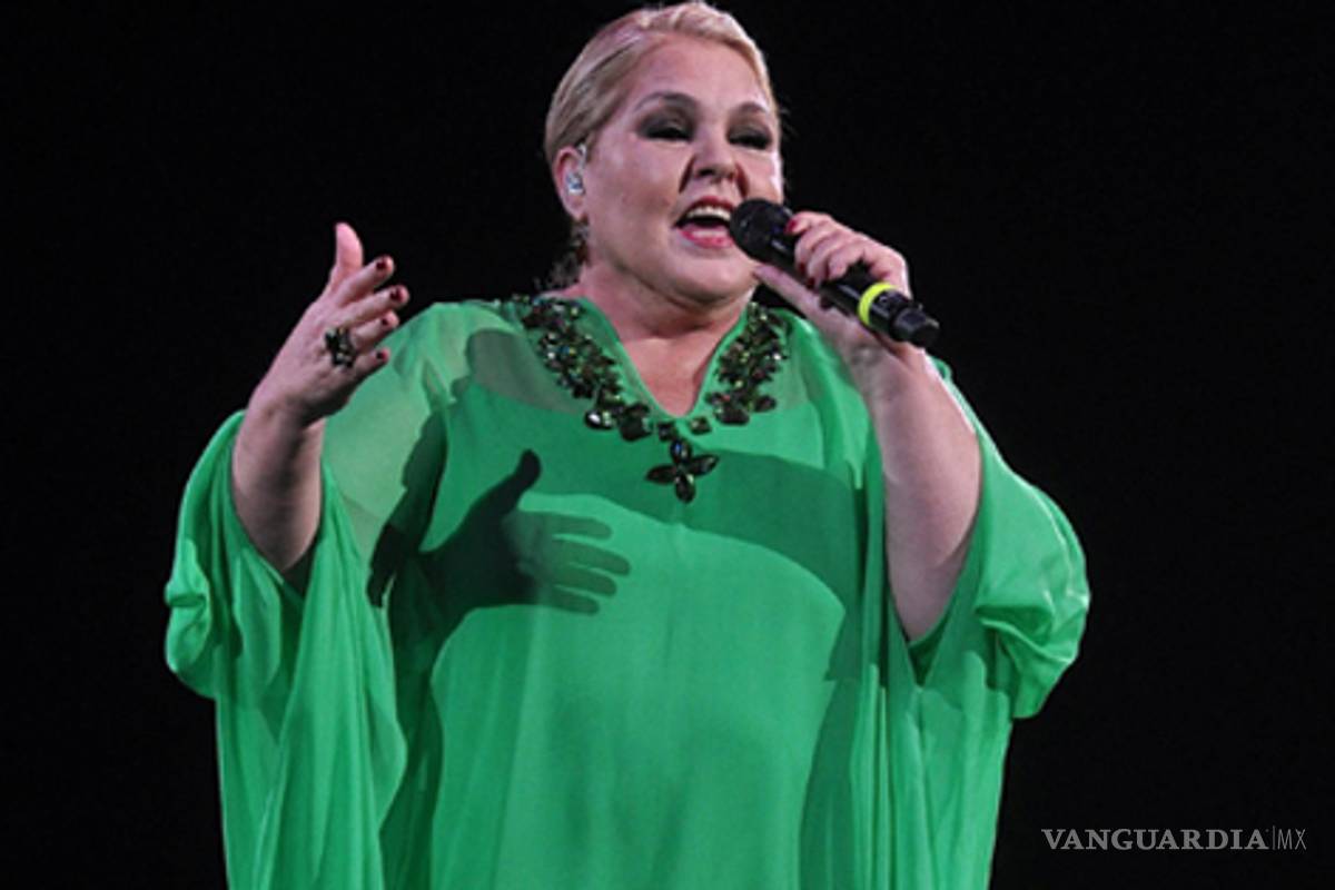 Celebra Lupita D'Alessio su aniversario con mucho trabajo