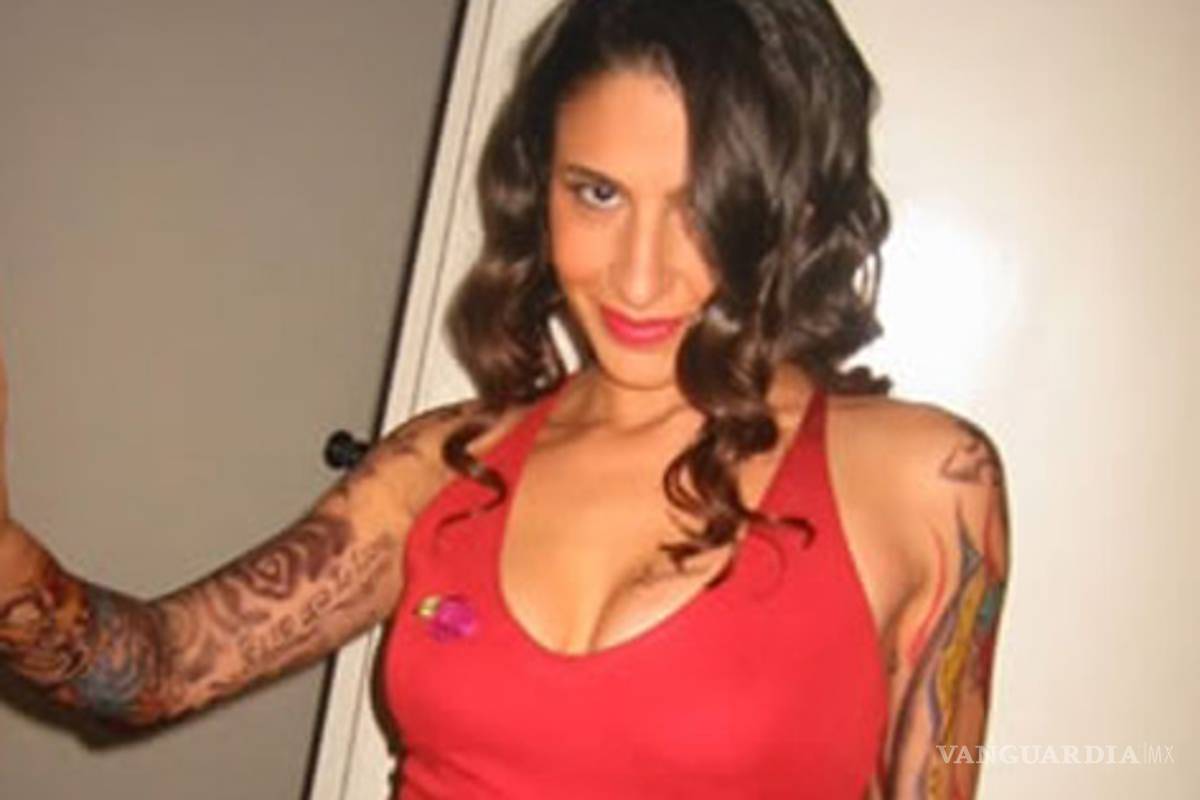 Tras libro, amiga de la madre de Paulette salta a la fama