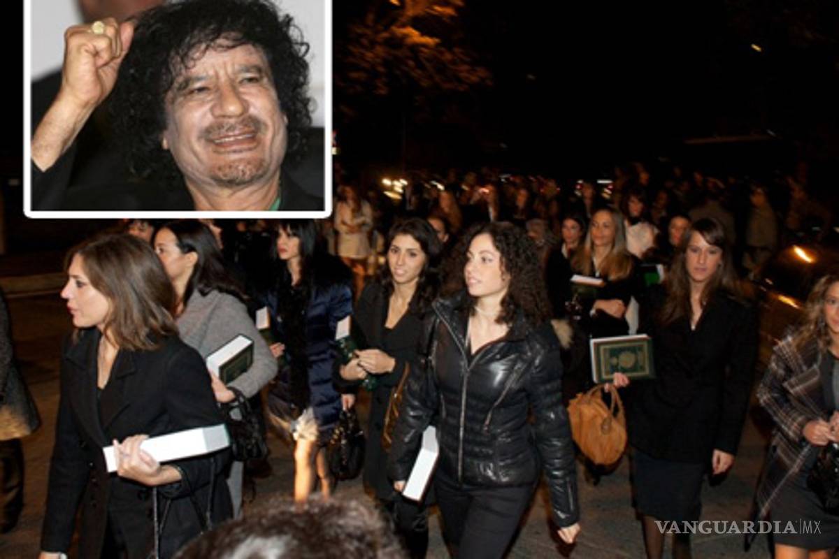 `Papi' Gadafi y su harém de bellas mujeres