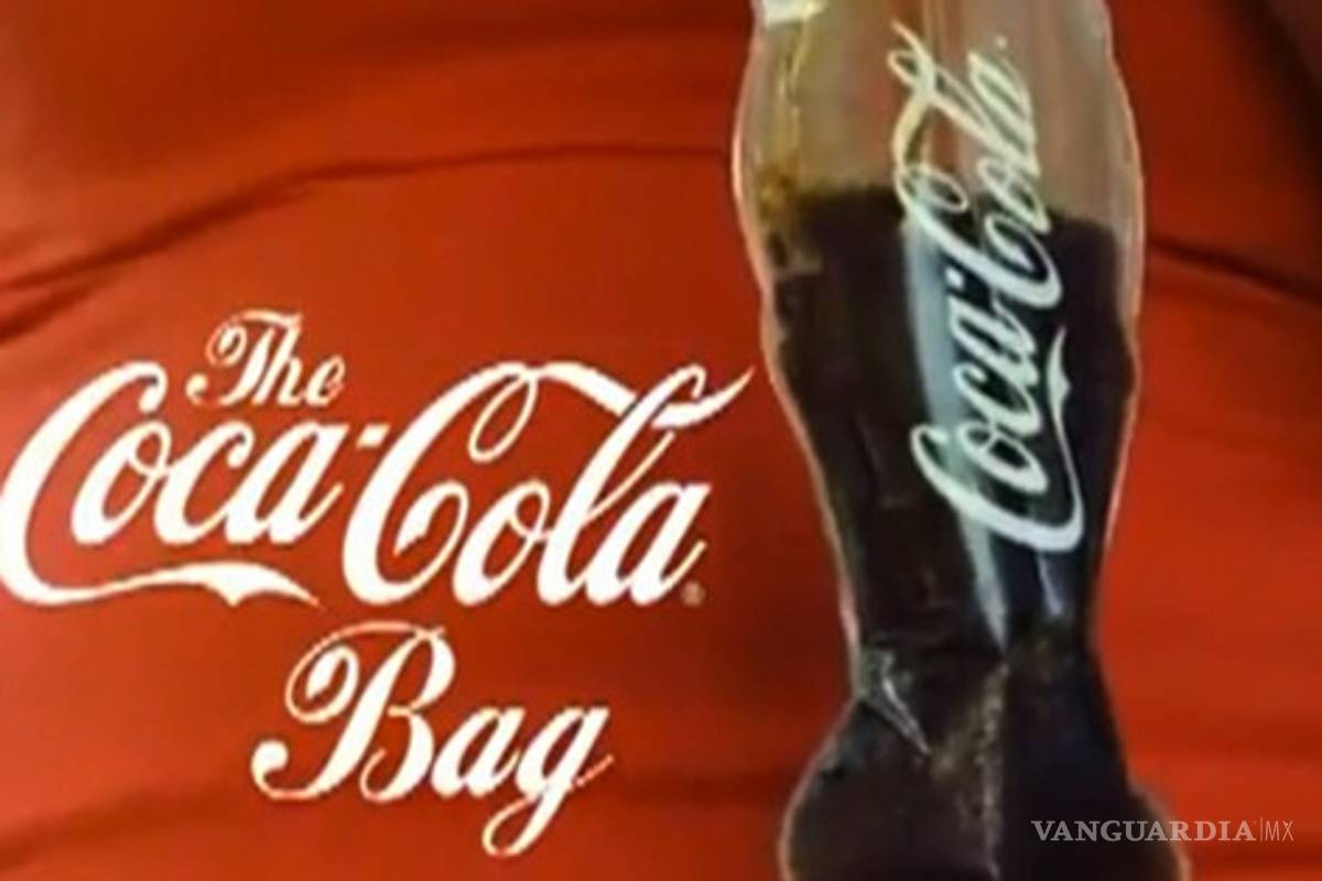 Coca Cola lanza su nueva botella, una bolsa de plástico