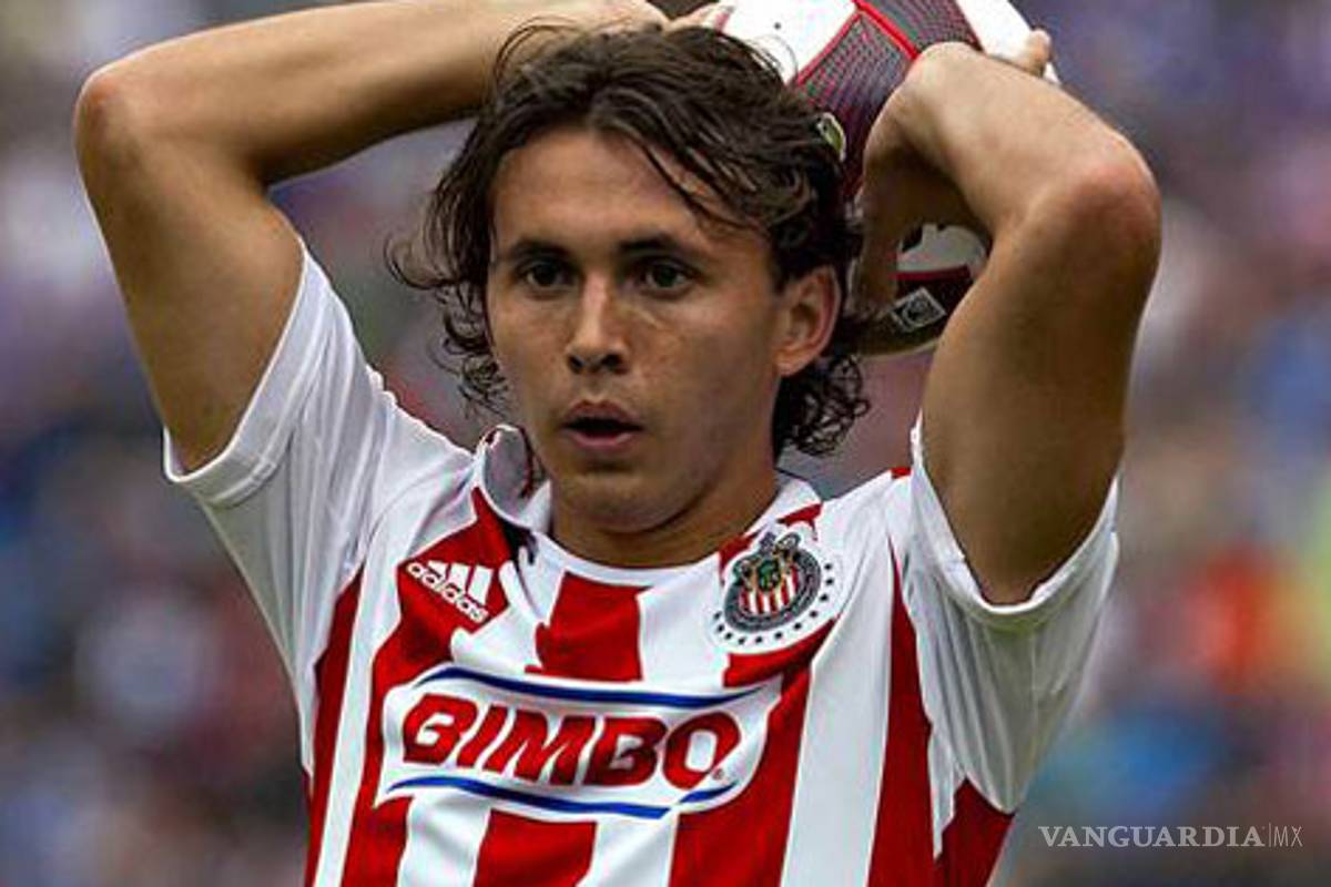 Pasto natural pasa factura a Chivas