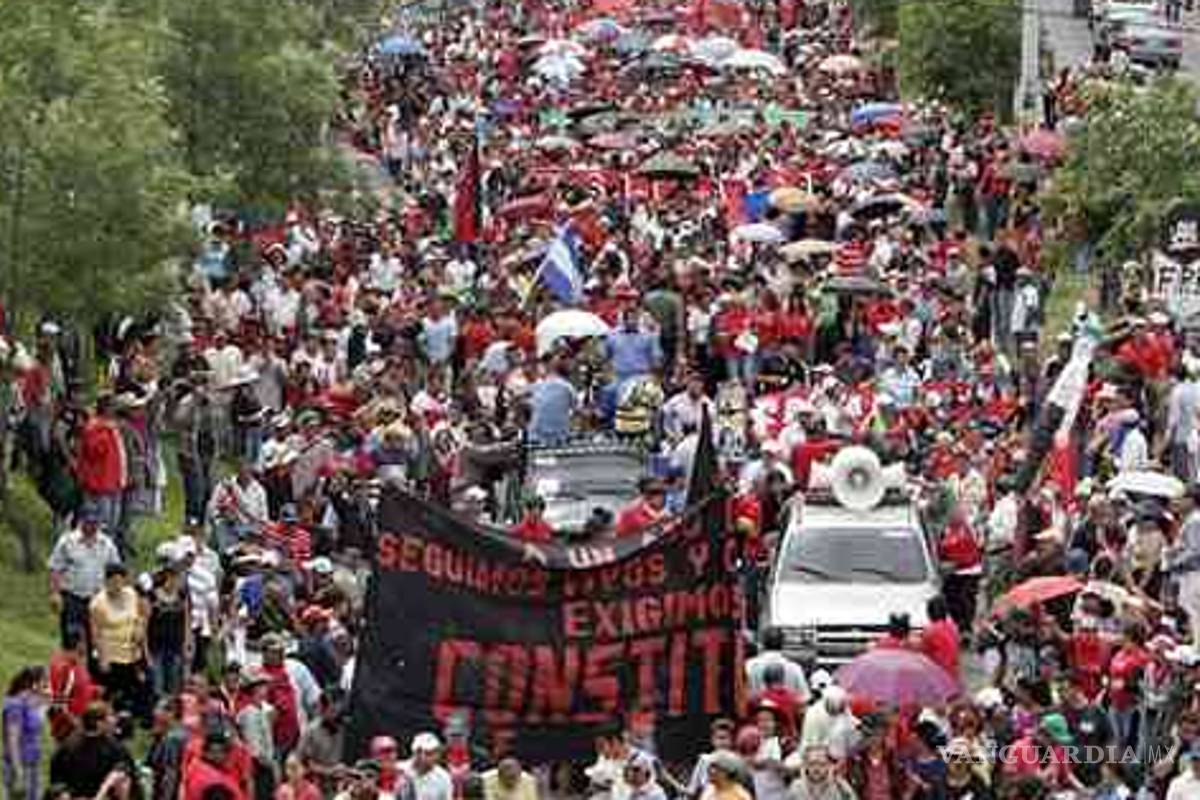 Honduras restablece relaciones &quot;con países que importan&quot; como EU, celebra Porfirio Lobo