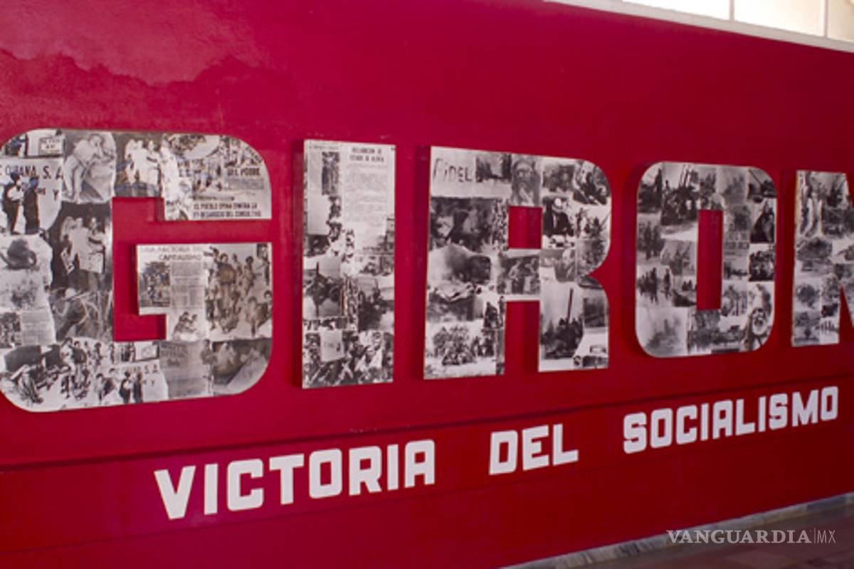 Desembarcan los turistas en Playa Girón medio siglo después