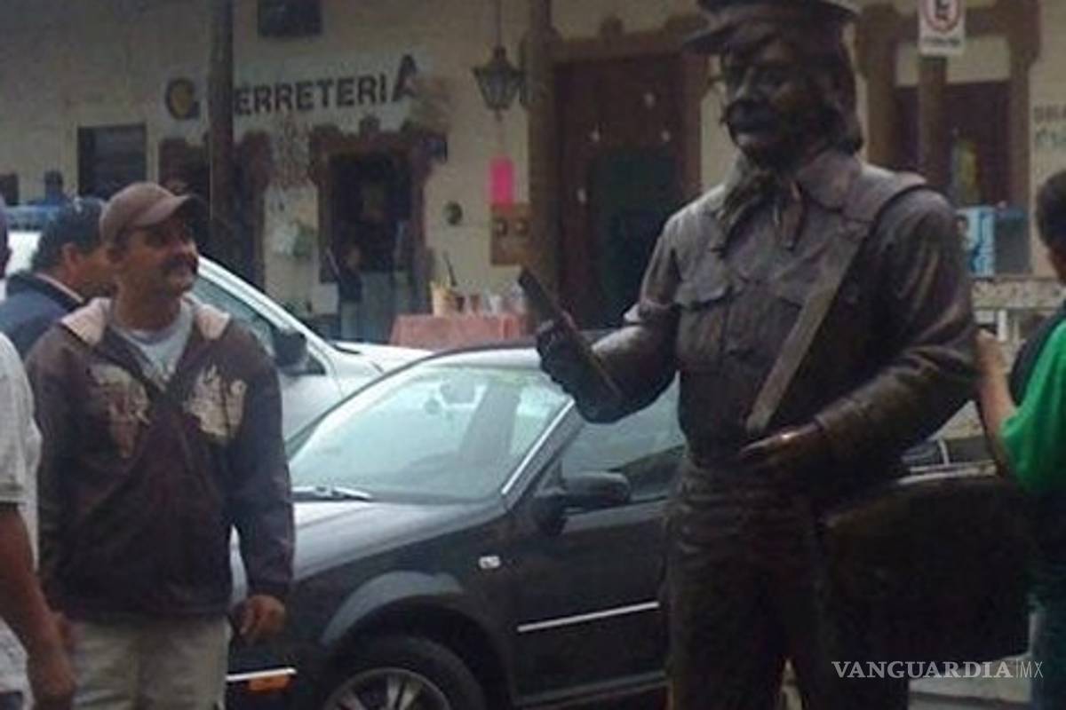 Jaimito, El Cartero ya tiene estatua en Tangamandapio