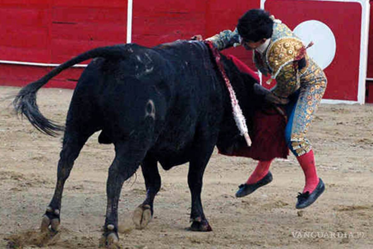 Joselito Adame dos orejas y cornada en Feria de San Marcos