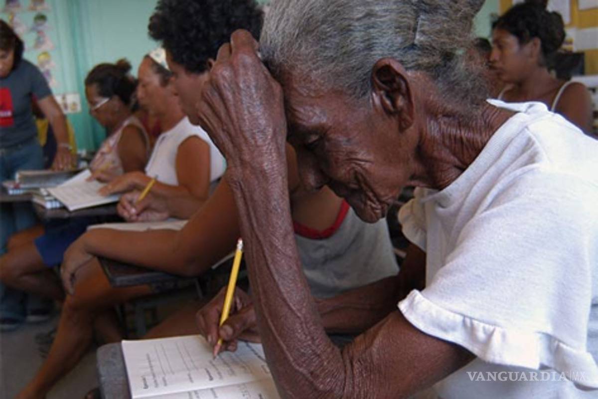 En México, 5.3 millones son analfabetos tras 100 años de la Revolución Mexicana