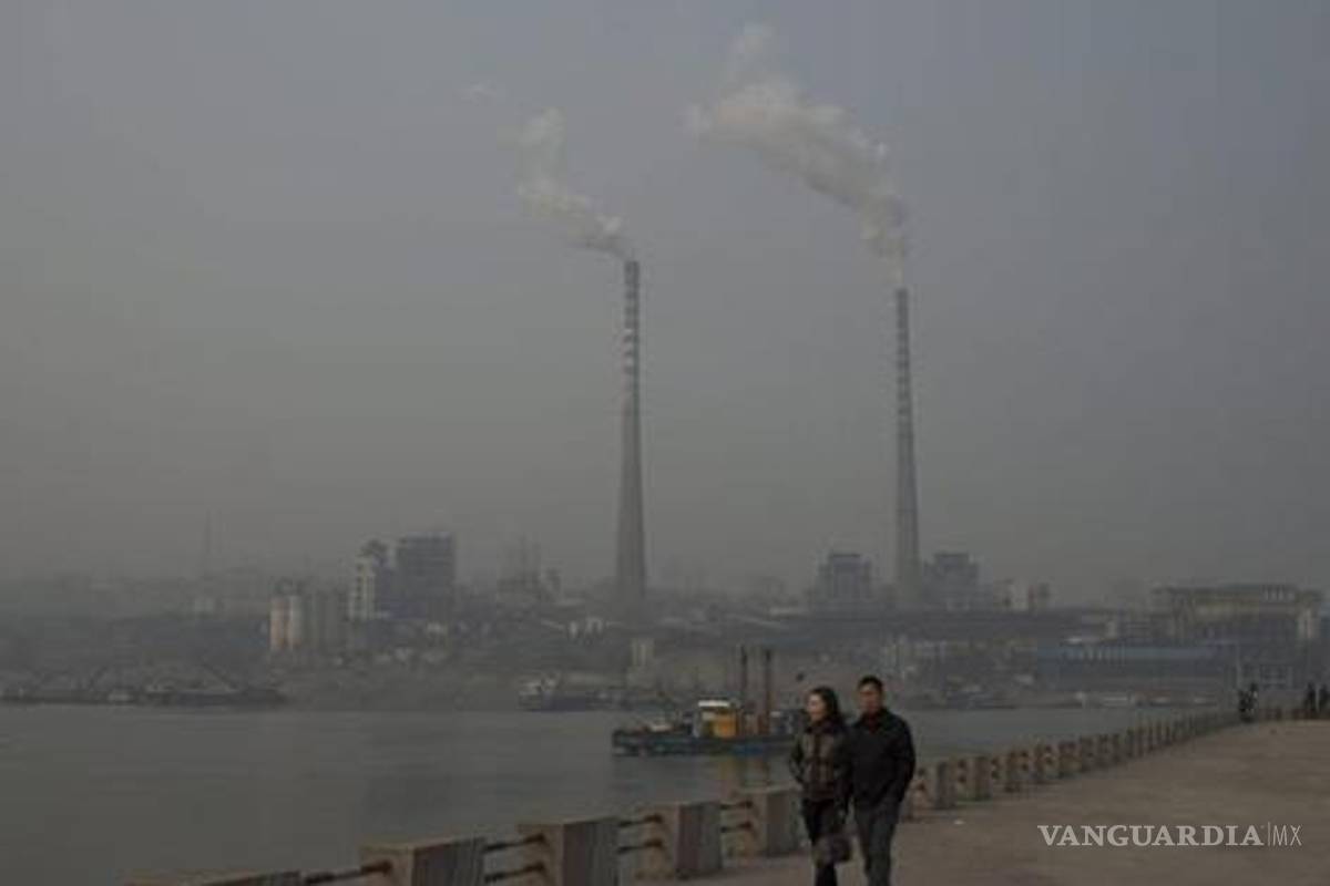 Chinos no salen de casa por contaminación