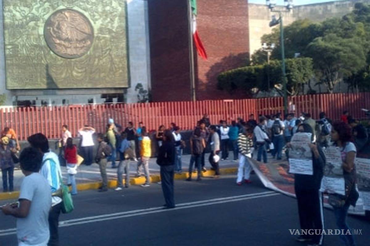 Normalistas piden mediación de legisladores para no ser criminalizados