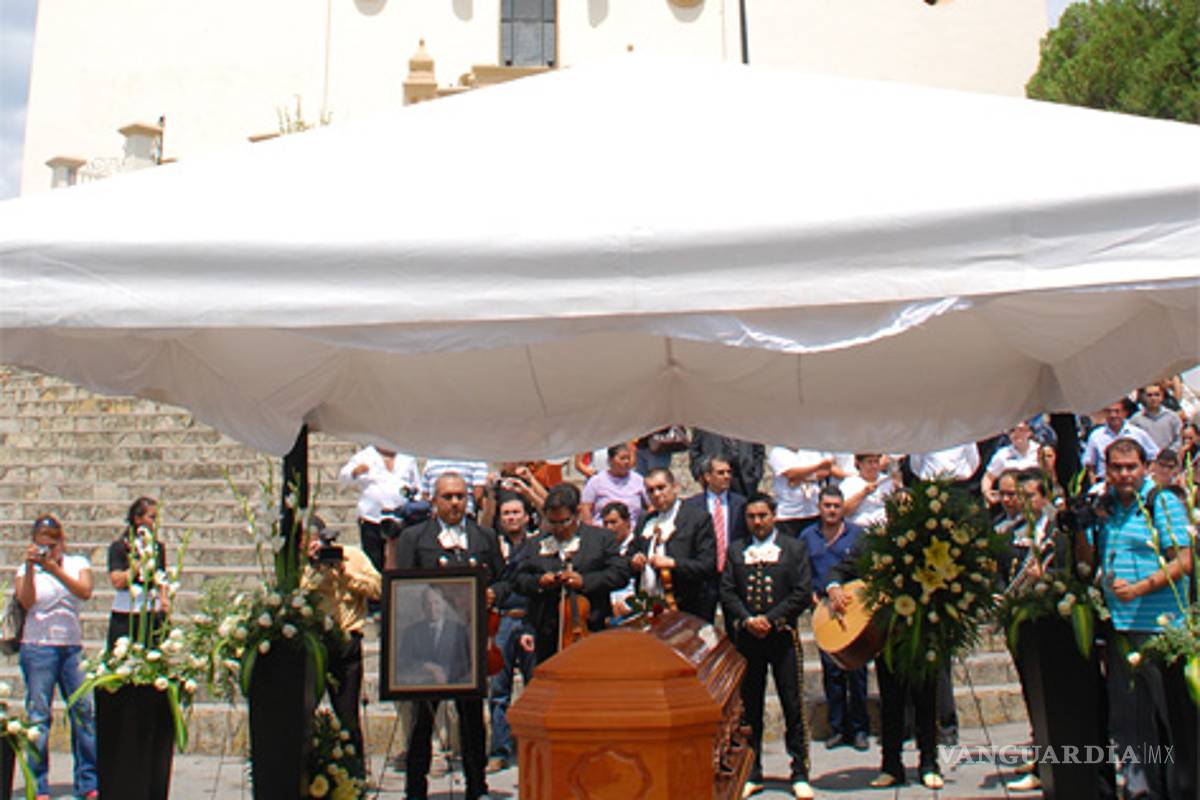 Celebran misa de cuerpo presente a alcalde de Santiago, NL