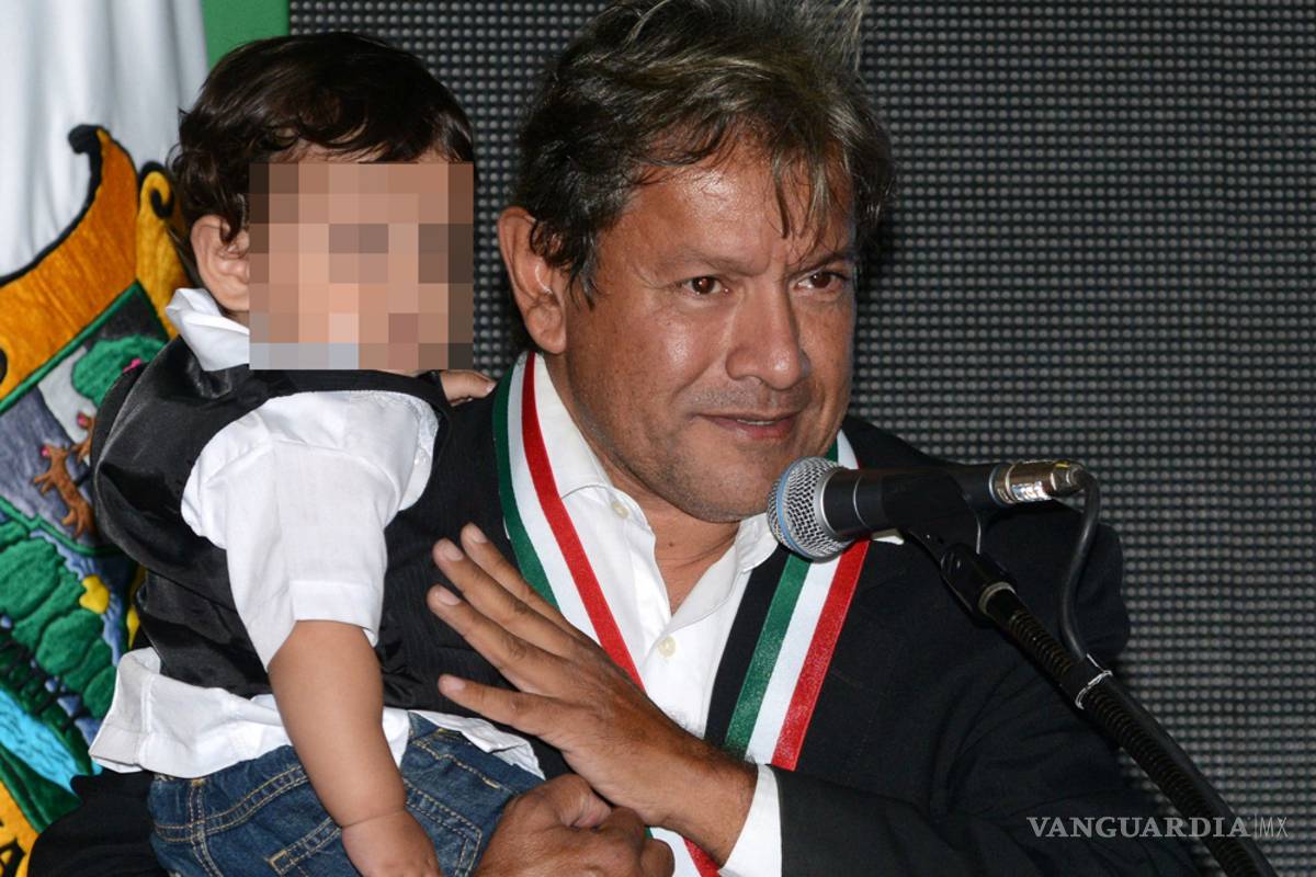 Recibe poeta 100 mil dólares por el Premio Manuel Acuña