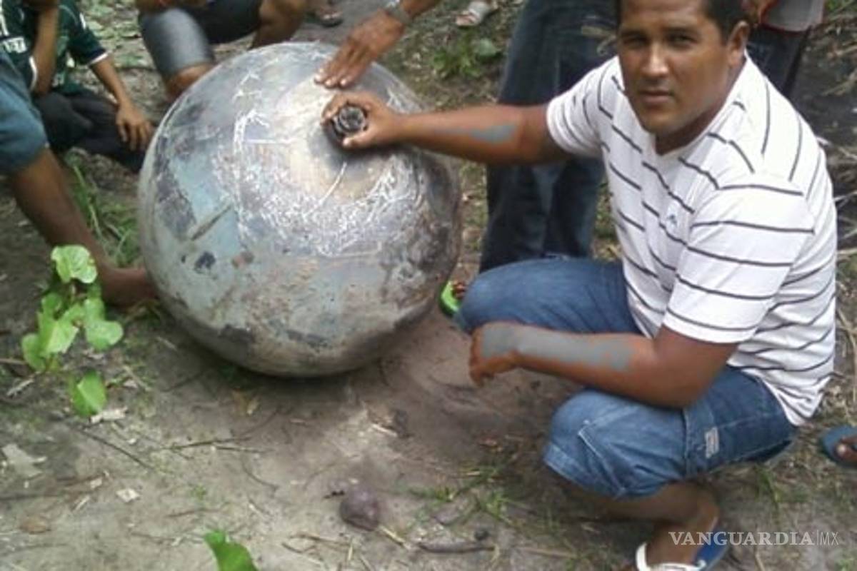 Investigan bola metálica que cayó del cielo en Brasil