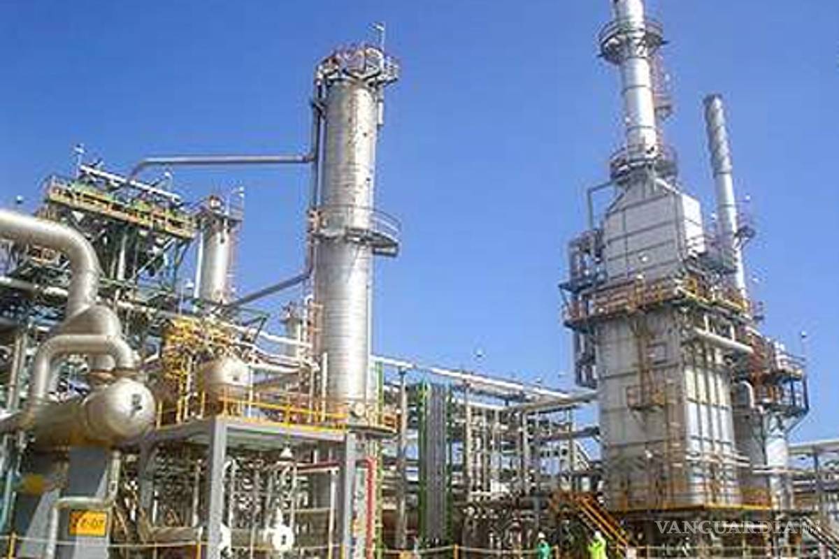 Aún no hay refinería, pero el Sindicato Petrolero ya tiene prestaciones