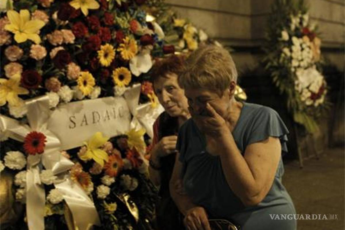 Cientos de admiradores despiden a Leonardo Favio