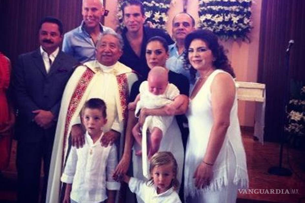 Ivonne Ortega reaparece en público para amadrinar a hijo Galilea Montijo