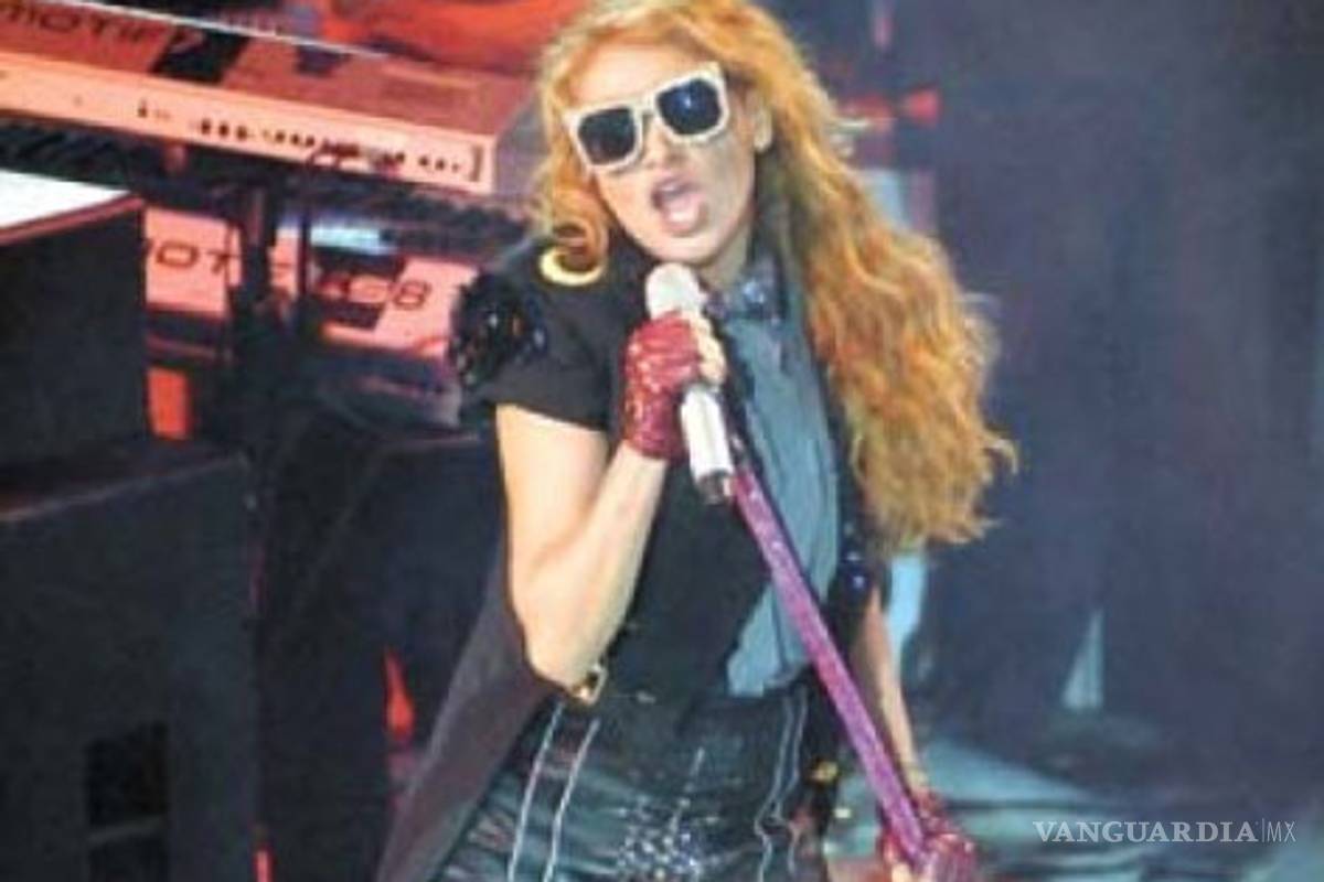 Paulina Rubio muestra su fuerza en Palenque de Texcoco
