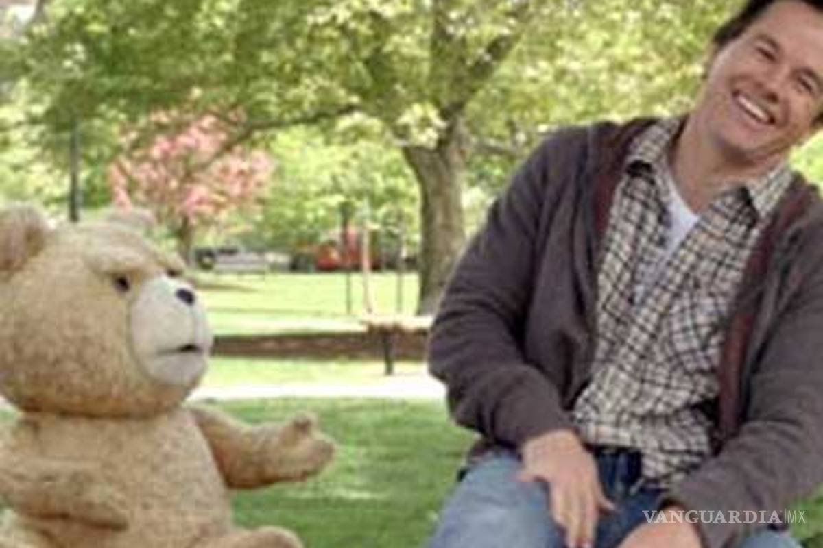Mark Wahlberg y "Ted", presentadores en los Oscar