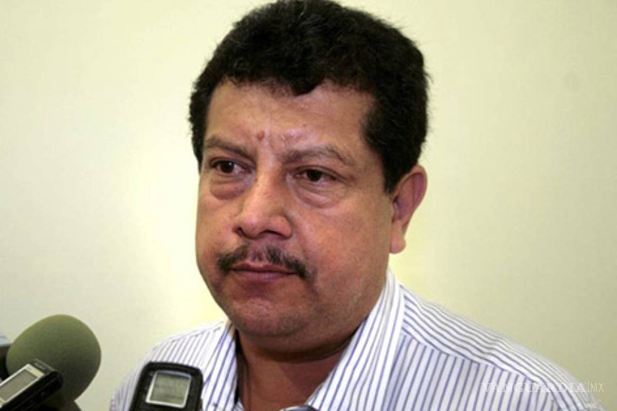 Candidato del PRI amenaza a campesinos con vigilar su voto con un satélite