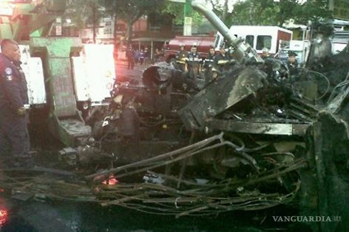 Chofer de pipa muere calcinado tras chocar con auto en la Narvarte, DF