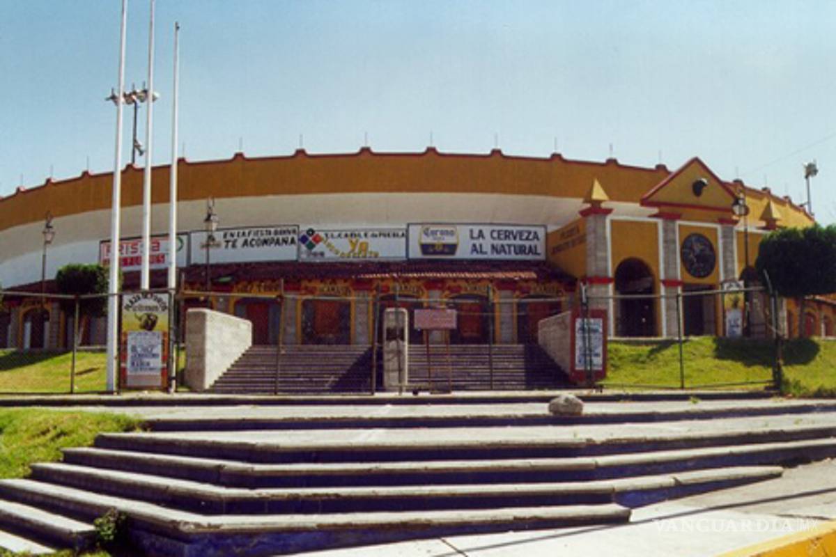 Demuelen la Plaza de Toros El Relicario