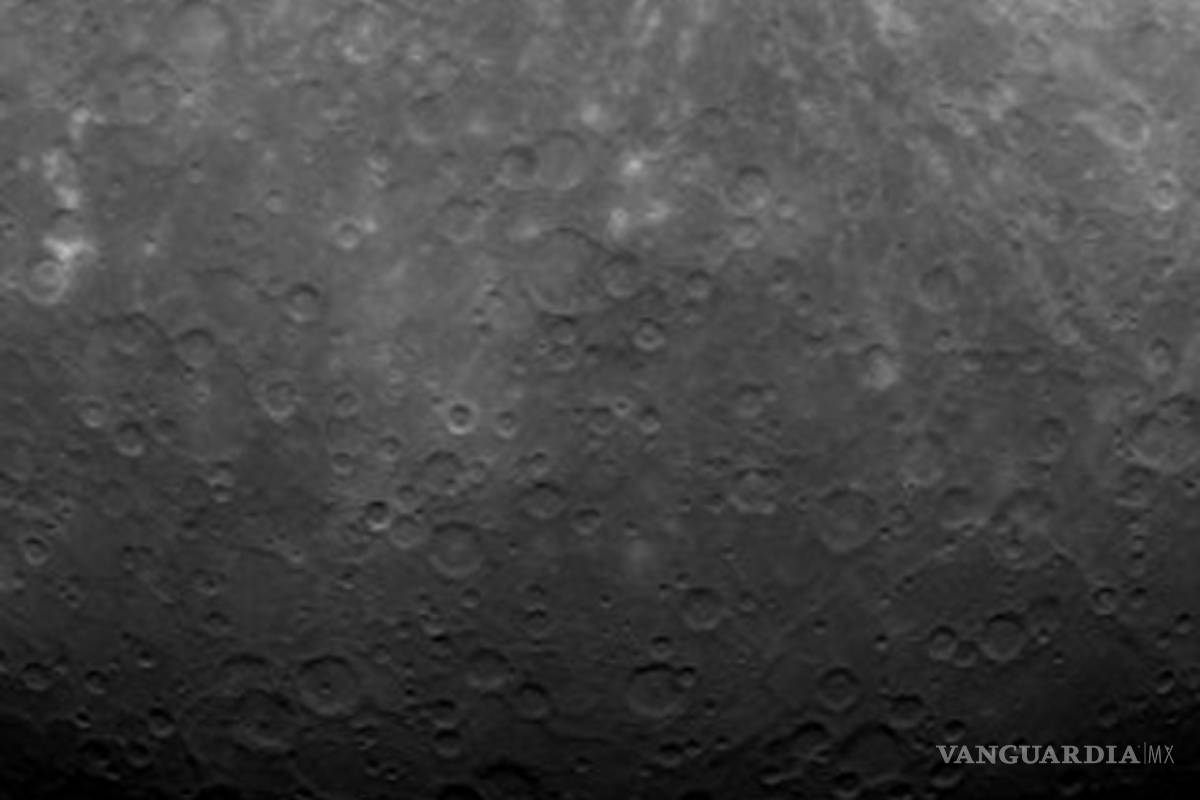 Envía Messenger primera foto de Mercurio