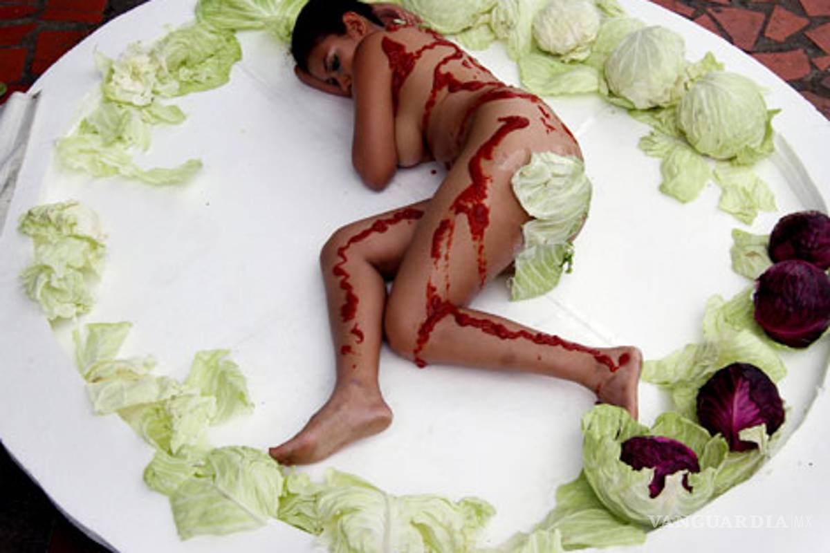 Con desnudo artístico conmemoran el Día Mundial sin Carne