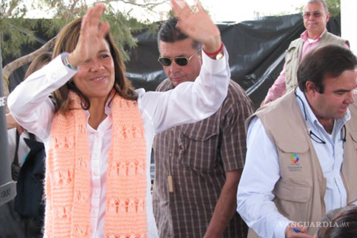 Entrega Margarita Zavala despensas en ejido de Coahuila
