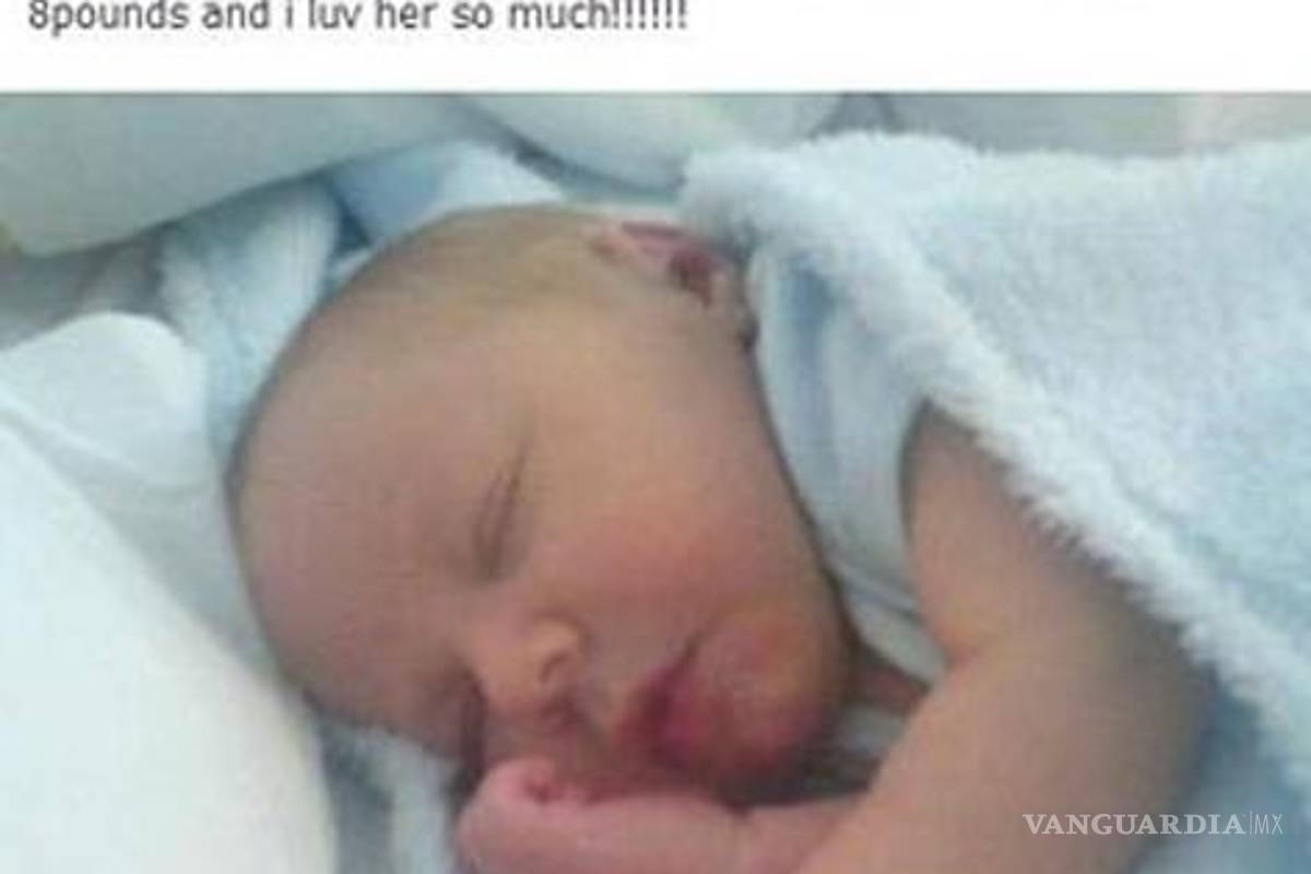 Llaman a su bebé Hashtag, en honor a Twitter