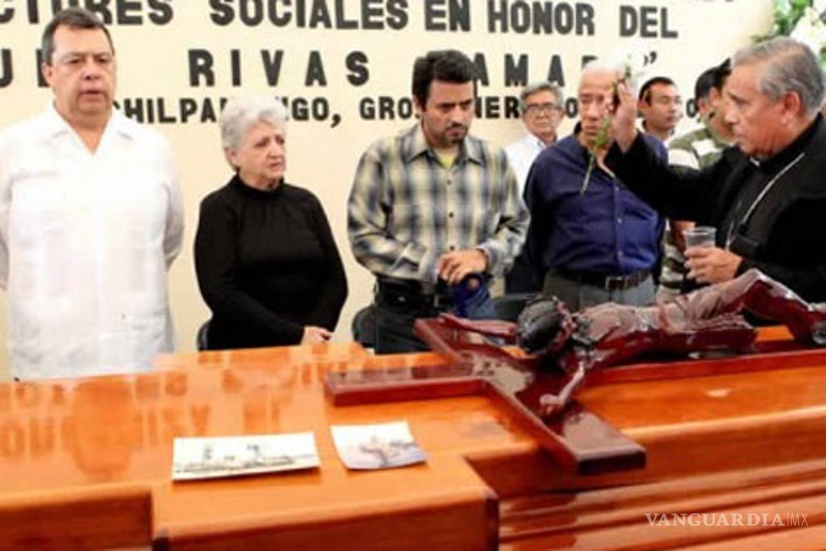 Congreso honra a empleado de gasolinera de Chilpancingo