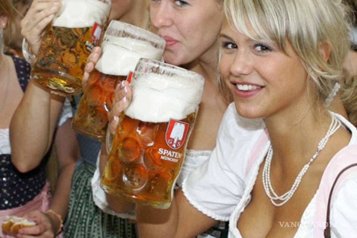 Beber alcohol daña más al cerebro femenino que masculino