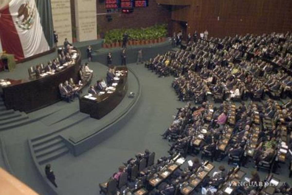 Diputados clausuran periodo con 'guerra' de porras