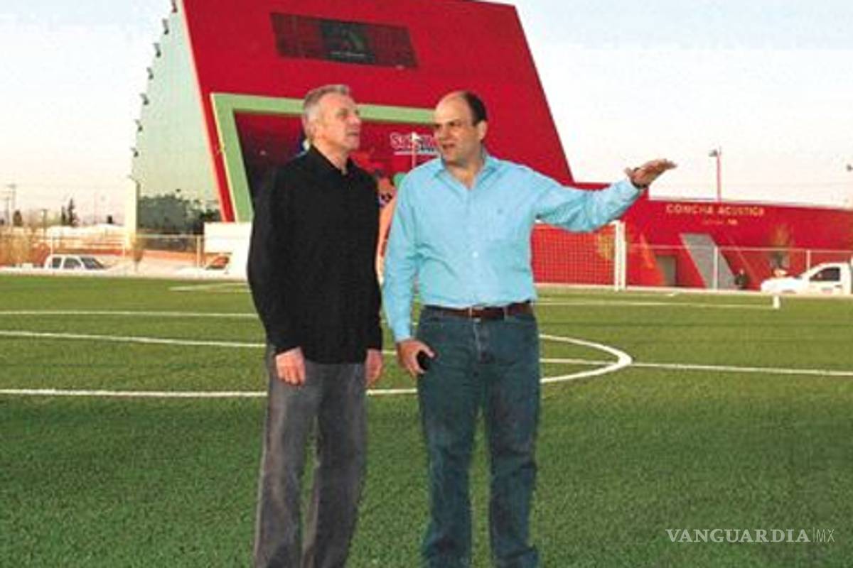 Inaugura Joe Montana el Biblioparque de Saltillo