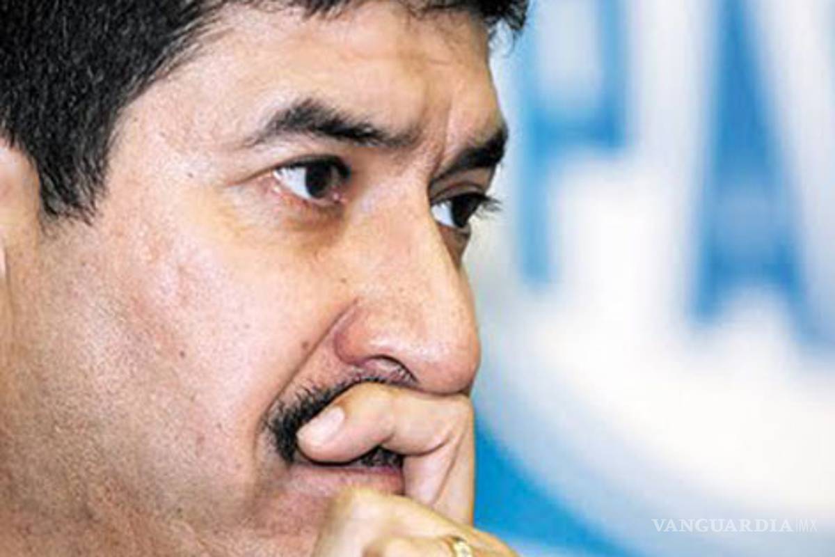 Javier Corral pide licencia como diputado