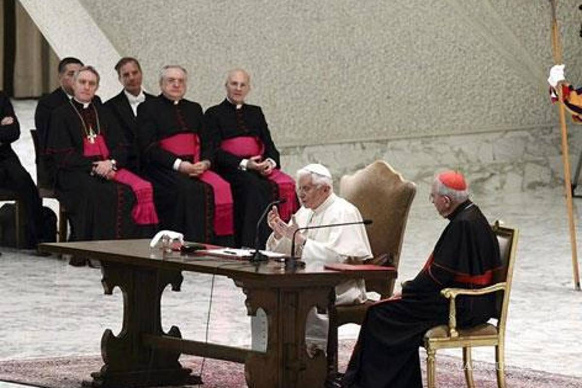 Cardenales tardaron en entender renuncia del Papa en latín